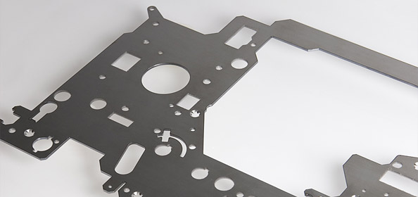 Neueste Stanztechnik: Mit der absenkbaren Matrize sind Blechunterseiten nahezu kratzerfrei!